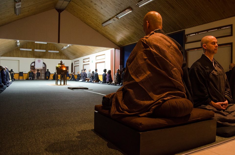 Resultado de imagem para Uma revisão histórica do encontro do Budismo com a Psicologia